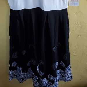 2xl Black and White floral Amelia